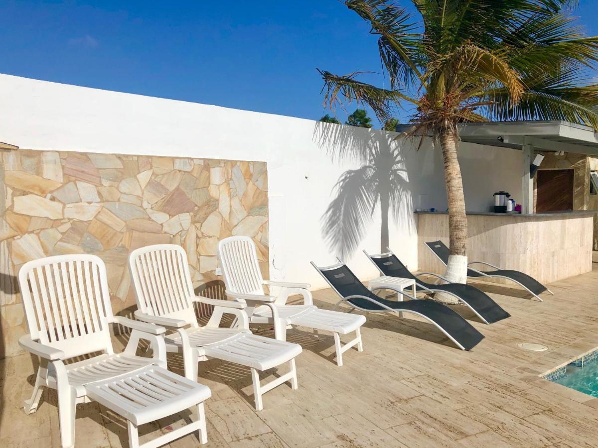 Genesis Apartments Palm Beach Exterior photo